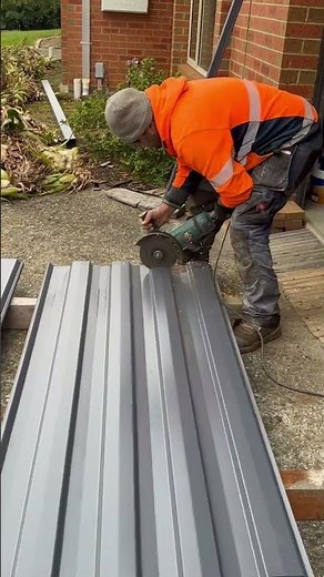 Colourbond Sheets Pre-cutting #fencing #diy #fencingwork #colorbond #steel #rzfencing