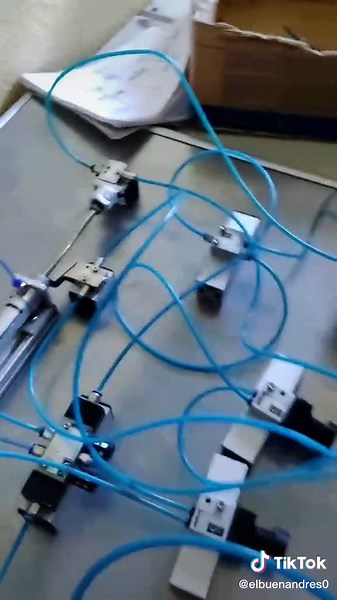 Circuito Neumático con Timer: Funcionamiento y Aplicaciones