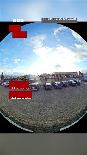 El momento en que un meteorito en llamas rompe la barrera de sonido