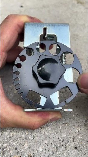 The push-type wire stripper makes it very convenient to remove the insulation and core from wires