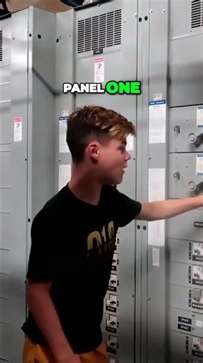 Thrilling Prank Turning off all the lights in Walmart