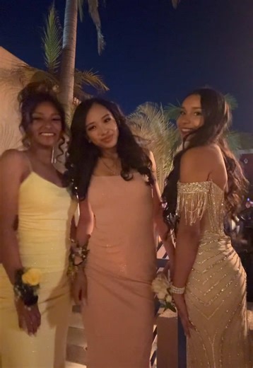 from the mat to the moment😉💗 #bestfriends #cheer #prom #ate #fyp #viral @elisa ❤︎ @𝐉