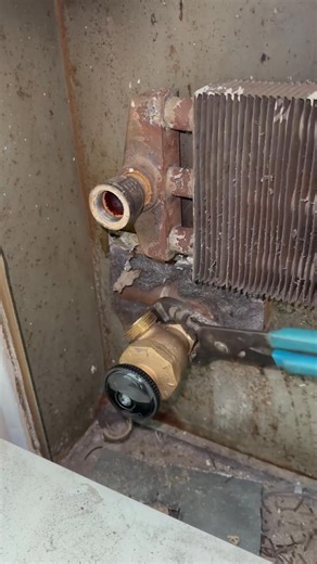 Plumbing Chronicles 273 #radiator #steam #heat #hot #sweaty #therapist #client #tmi #replacement #install #valve #trap #freestuff #NASCAR #NFLSunday #freeitems #TransportationProvided #freetogoodhome #FitnessEquipment #curbsidepickup #trading #sticker #fblifestylee | Hydro NYC | Facebook