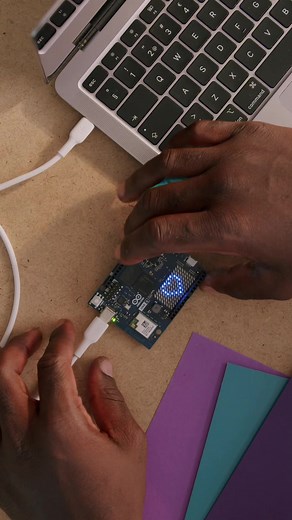 The Arduino UNO Q is a dual-brain, all-in-one platform featuring a Linux Debian-capable Qualcomm Dragonwing™ QRB2210 microprocessor and an STM32U585 microcontroller. ☑️ UNO Q bridges high-performance computing with real-time control, supporting advanced applications such as object recognition, voice commands, motion detection, and more. Get power and ease of use – all wrapped up into the classic UNO form factor, providing compatibility with a wide range of Arduino shields and hardware products. 