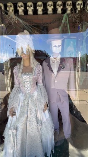 HALLOWEEN TOWN #halloweentown #everythingscary #horrornerd #youtube #subscribe #channel #walkthrough