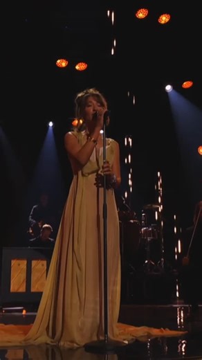“Let It Be A Hallelujah” at the 2025 @gmadoveawards 🫶 | Lauren Daigle