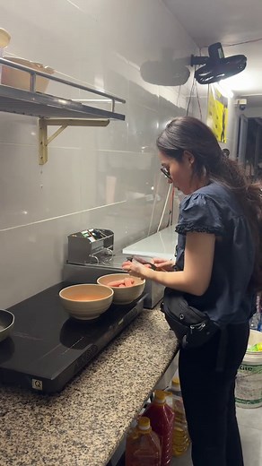 Chăm Con Kiếm Vàng: Cuộc Sống Một Ngày Làm Việc