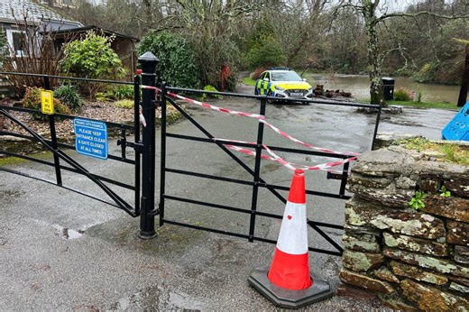 Bomb squad called to suspect device in duck pond