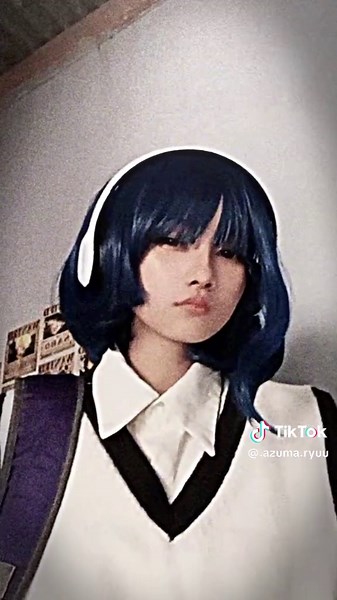 Ryo Yamada Cosplay: Energetic Headphone Musik