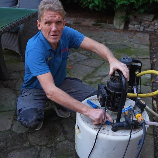 Fernox Powerflow Flushing Machine MKIII ▶ https://fernox.com/product/powerflow-flushing-machine-mkiii-ea Fernox Powerflushing Filter ▶ https://fernox.com/product/powerflushing-filter A power flush is an essential maintenance procedure for central heating systems, designed to remove sludge, rust, and other debris from pipes, radiators, and boilers. Over time, these deposits can accumulate, reducing the efficiency of your heating system and potentially causing blockages or damage. #plumbing #diypl