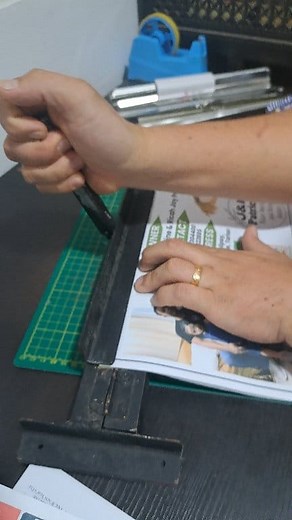 51K views · 204 reactions | Paano ba gamitin ang Calendar Clipping Machine? 樂 Panoorin niyo ito  #howtotutorial #tutorialvideo #tutorial #calendar2026 #calendarclippingmachine #howtovideos | KenKen Printz | Facebook