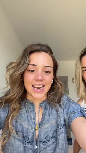Publi Es un 10 pero… con mi mami y nuestro combo antimanchas favorito 💜 Mela B3 Sérum Anthelios UVMUNE 400 antimanchas de @La Roche-Posay = piel luminosa y protegida