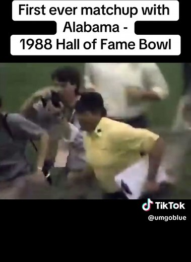 First ever matchup with Alabama - 1988 Hall of Fame Bowl. Jamie Morris scores 3 TD’s, Bama storms back, John Kolesar is the hero. 〽️ #GoBlue #MichiganMemoryVault