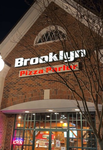 Authentic NY Pizza Experience at Brooklyn Pizza Parlor