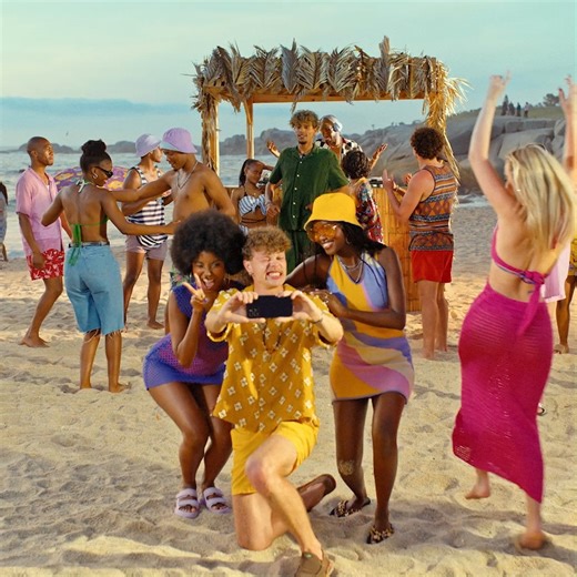 The official burger of summer is back again. 😎 ​ It's our flame-grilled Mjojo Burger Meal, that’s packed with great taste and aalllll the summer vibes! 🌞 | Steers SA