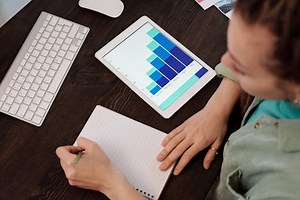 Finanzas personales: cómo hacer un balance financiero de mitad de año