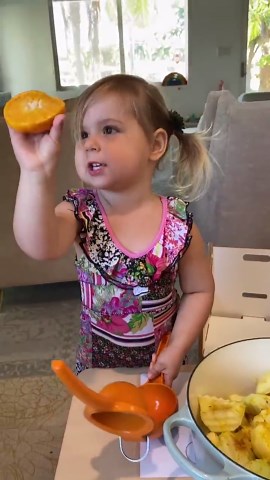 Rose Creates Homemade Applesauce With Love