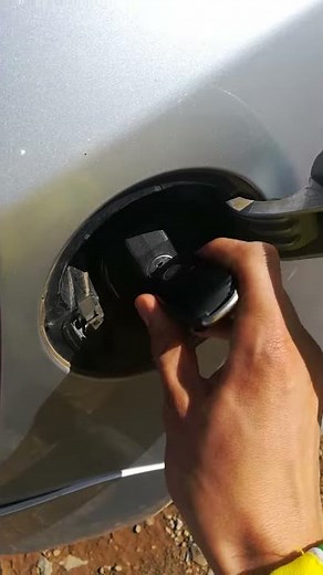 Comment ouvrir la trappe à essence Skoda Volkswagen Seat