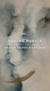 Ceiling murals are taking home design to new heights! ✨ We adore this gorgeously detailed collaborative design dreamt up by Susan and Caroline, creating something utterly unique, combining various finishes and techniques. Transforming the ceiling into a series of abstract mini-paintings, starting with layers of vibrant watercolor, then adding depth, a touch of warmth with light layers of crushed brass, and finishing with a 'slash of lacquer.' The result - a stunning fusion of fine art that bring