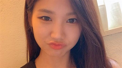 170cm內衣老闆娘「上半身沒穿」僅用毛巾裹雙球 - 名人