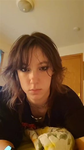 can someone PLEASE tell me what causes this (camerawork is bad but i think you can see) it was even worse before i started the video