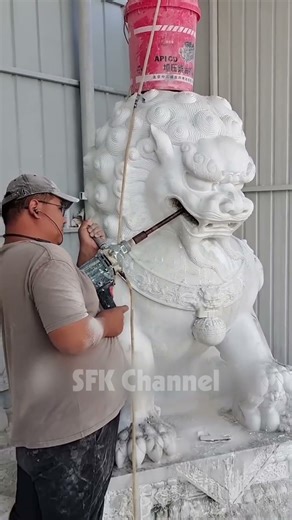 Cách để tạo ra quả cầu trong miệng sư tử đá mà bạn không thể lấy ra được