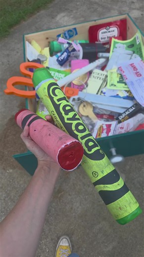 DIY Giant Crayon Decor Ideas: Nostalgia Craft Tutorial
