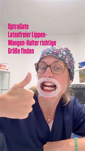 Yvonne Gebhardt | Seminare für Prophylaxe Personal on Instagram: "OptraGate ist ein latexfreier Lippen- und Wangenhalter, der dich optimal in der Prophylaxe unterstützt. Er hält Lippen und Wangen zuverlässig zurück und schützt gleichzeitig das Weichgewebe des Patienten – besonders bei Anwendungen wie Airflow, Polieren, der Arbeit mit Handinstrumenten oder dem Ultraschallgerät. Durch die sichere Retraktion erhältst du eine deutlich bessere Sicht auf das Behandlungsfeld, kannst entspannter und eff