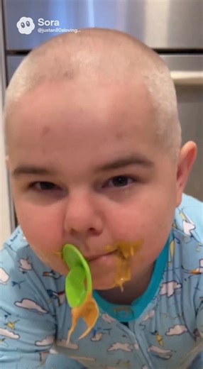 Pickle baby paints with peanut butter @KidBehindACamera