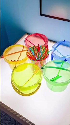 Here are 10 fun and engaging ways you can use a light table in your classroom: 👉1