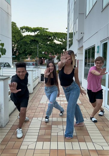 Trending Dance: Wait