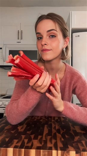 📹🍰 Emma Watson's Kitchen Wisdom 🍰📹Hi everyone! Today, while I'm cooking a deliciously sweet rhubarb pide, I want to share something close to my heart. #EmmaWatson #RhubarbPide #CookingWithEmma #SweetTreats #HeartfeltMessage #OnePerson #TrueConnection #Trust #NoJudgment #StandByYou #PricelessBond #CookingTips #DeliciousRecipes #HomemadePide #SweetDesserts #FanLove #InspirationalWords #KitchenTalk #CookingAndChatting #BakingJoy #EmmaFans #SimpleWisdom #FoodForThought #ComfortCooking #RhubarbDe