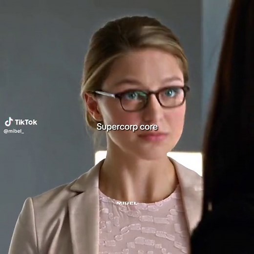 Kara and Lena Kiss Scene: Supergirl's Lesbian Love Story