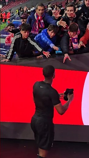 KEVIN DANSO: The Spurs Defender Gives His Shirt Away: Atlético Madrid 5-2 Tottenham Hotspur