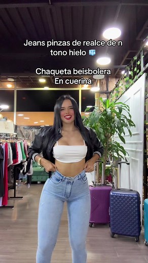 Outfit Ideas: Jeans y Chaqueta Beisbolera