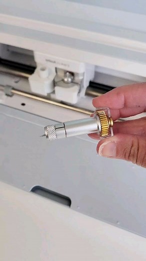 Get to know the Cricut knife blade. This tool works with your Maker or Maker 3 to cut thick materials like wood, leather and foam. I use this blade for wood ornaments, jewelry and custom words like the hello in this project. #cricut #woodcraft #cricutmade #cricutprojects #cricutknifeblade | Creative Ramblings