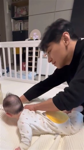 Ju Ji Hoon 주지훈 Global on Instagram: "Adorable Ju Ji Hoon with the cute baby 🥰🥰 📹 https://www.instagram.com/reel/DFj2vIRTpAS/?igsh=MXJucjk5YTJ1c2l5YQ== #jujihoon #주지훈"