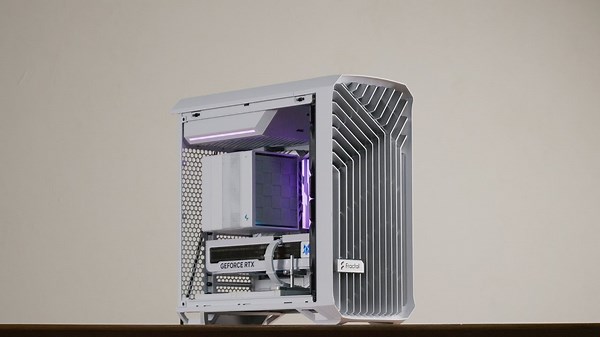 Ryzen Paired With RTX for a High-Performance White Gaming Setup