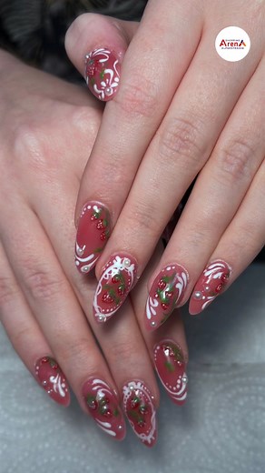 Geschichten aus der Arena – heute bei Nail it! 💅 Im Nagelstudio in der Shopping Arena trifft angesagtes Design auf höchste Qualität. Hier wird mit Leidenschaft gefeilt, lackiert und gestylt – für Nägel, die einfach wow aussehen! 💅💎 | Shopping Arena Alpenstraße