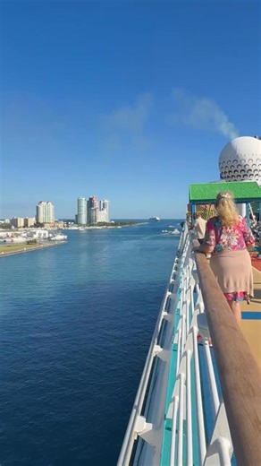 Carnival Horizon LOVERS entered late today in Miami due propulsion issues. | Carnival Cruise Line Miami Blog