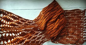 Falling leaves crochet scarf - free pattern