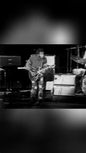 Chuck Berry performing "Johnny B. Goode" live in 1972 🔥