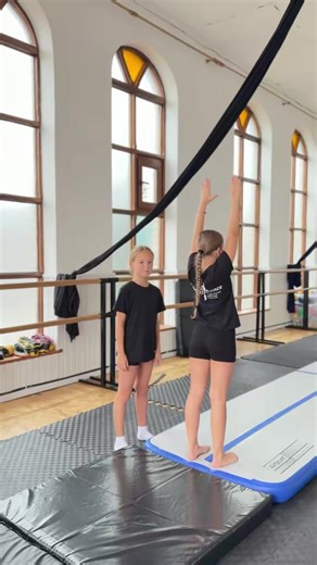 Відео користувача Soul_._Dance (@soul_._dance) з композицією «оригинальный звук - Soul_._Dance»