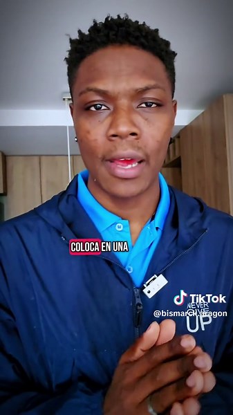 5 tips para evitar baneos cuando usas Evolution API 1. Entiende el terreno gris: Evolution API emula el protocolo de WhatsApp Web, lo que la coloca en la categoría de “automatización no autorizada”; por ello conviene operar con números que ya tengan, al menos, dos semanas de uso normal para reducir la probabilidad de detección y suspensión. 2. Gana reputación antes de automatizar: Durante catorce días conversa manualmente con entre 20 y 30 contactos reales, enviando y recibiendo texto, fotos, au