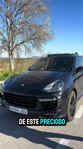 🔥 ¿SUV familiar… o deportivo de verdad? Este Porsche Cayenne GTS 2017 no elige: lo tiene todo. 🏁 Motor V6 biturbo 🎵 Sonido GTS inconfundible 🖤 Estética deportiva y carácter Porsche 🚀 Prestaciones que sorprenden en cada aceleración Un SUV para quien quiere comodidad diaria sin renunciar a emociones fuertes. 📩 Escríbenos por DM para más info 📍 Disponible ya #Porsche #CayenneGTS #SUVDeportivo #CochesPremium