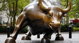 Muere el escultor Arturo Di Modica, autor del toro de Wall Street