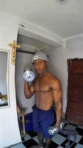 first time using dumbbell for exercise #homeworkout #fyp #gymmotivation