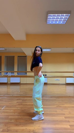 A little bit of #twerk #twerktutorial #tutorial #dancetutorial 🤗