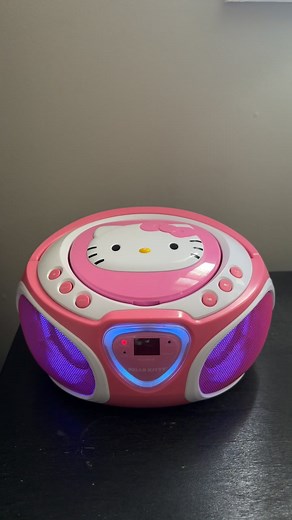 Exploring the Hello Kitty Bass with Charli XCX in 360