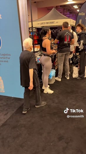 Granny's Hilarious Interaction with Bodybuilders at the Gym